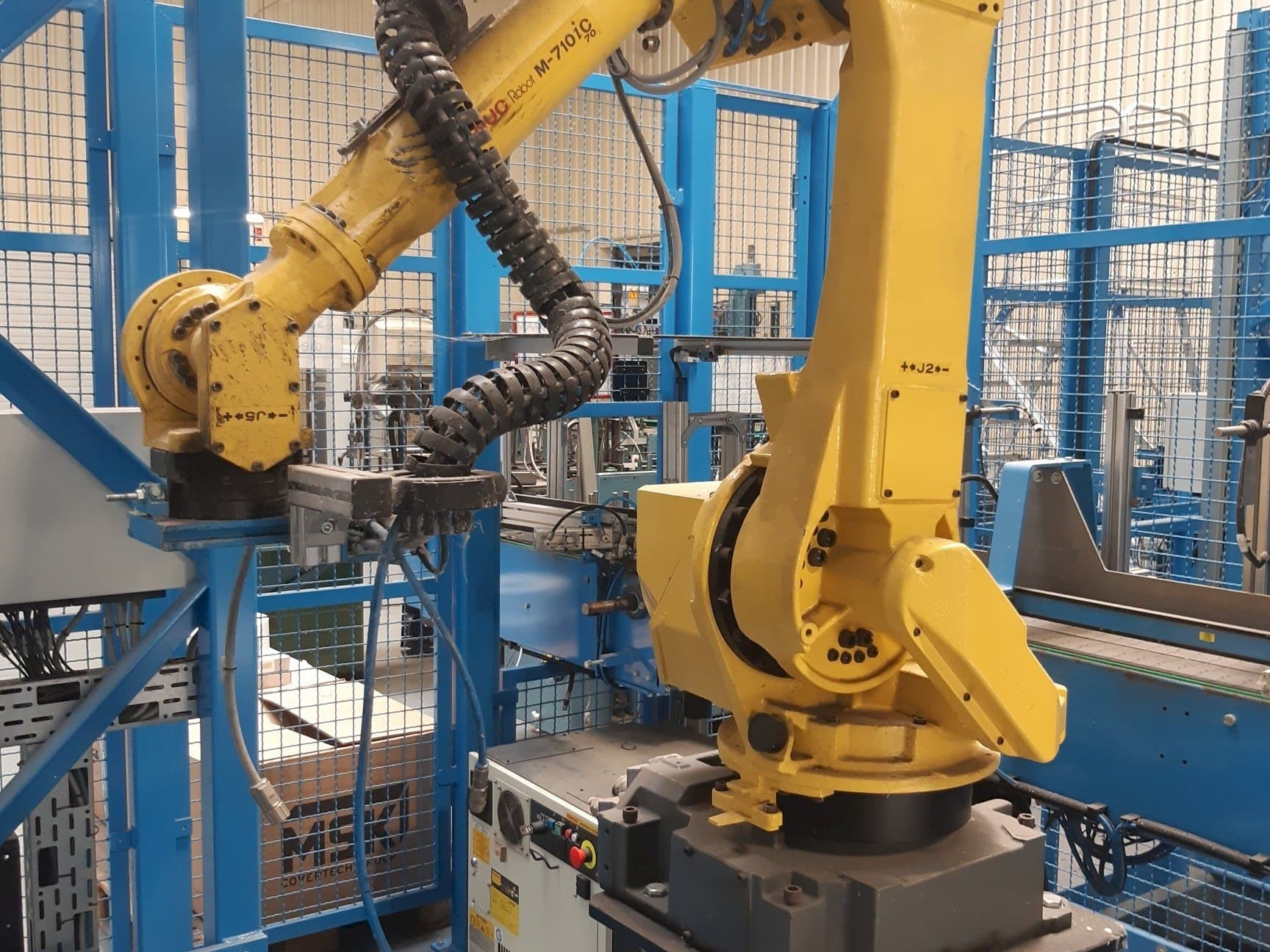 Front view of FANUC M-710iC (2015)  machine