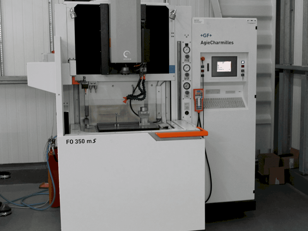 Front view of AgieCharmilles FO350MS  machine