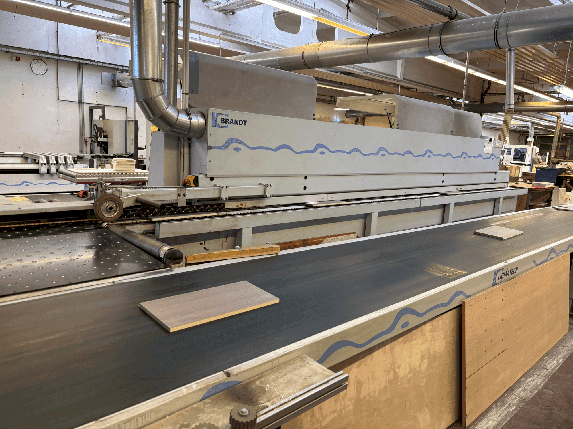 Front view of BRANDT KDF 680  machine