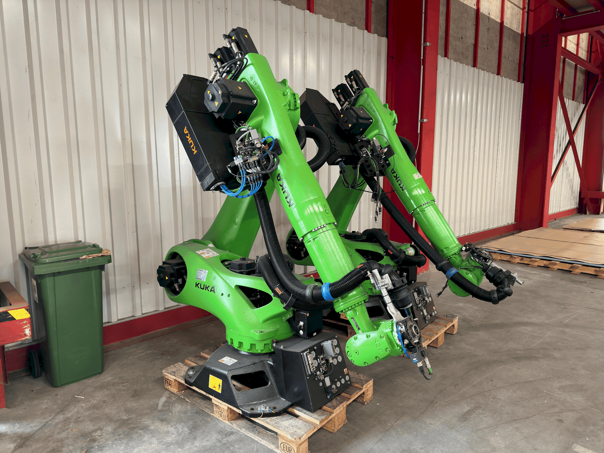 Front view of KUKA KR 90 R3700 prime K  machine