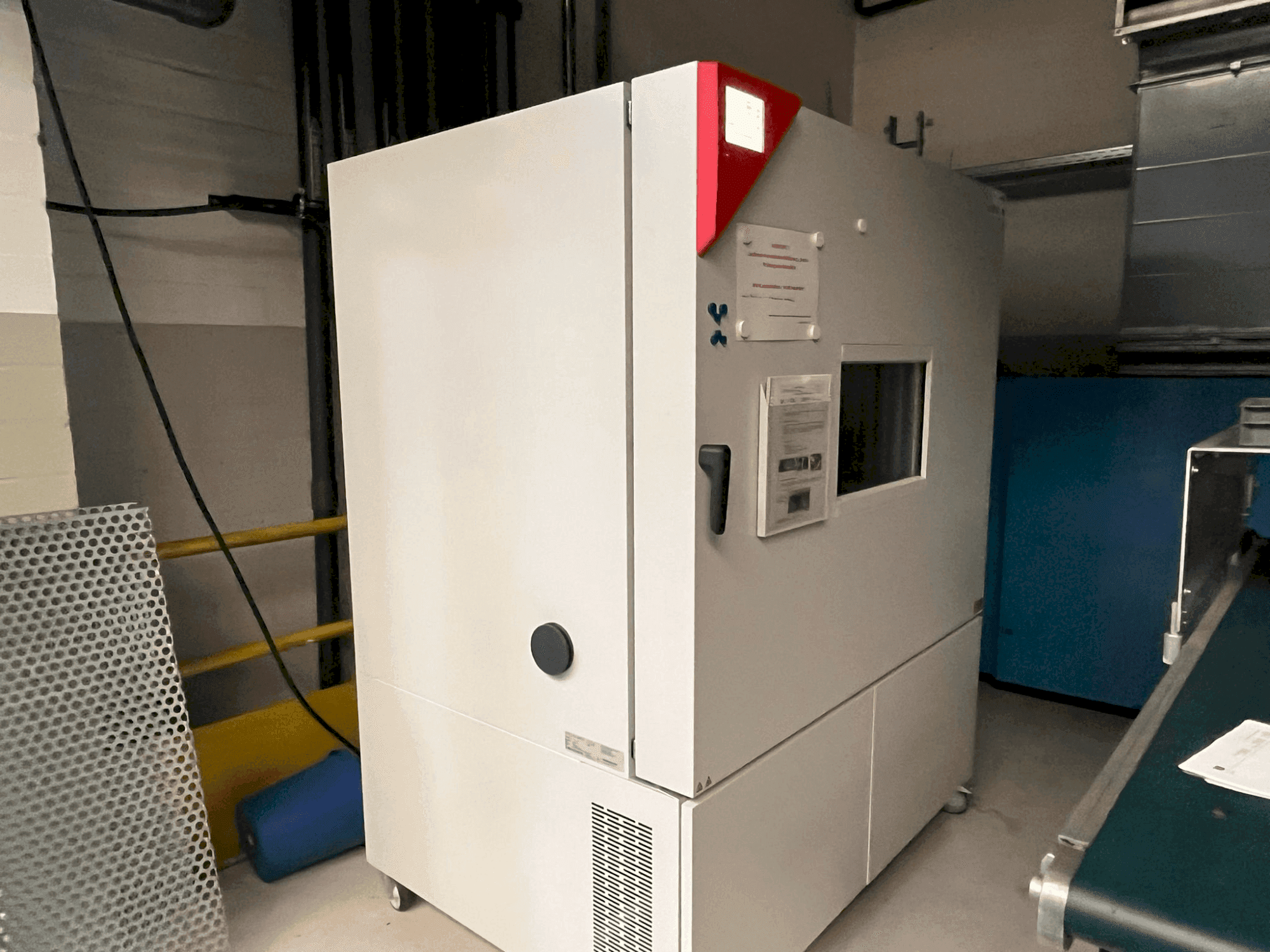 Front view of BINDER MKFT 720  machine