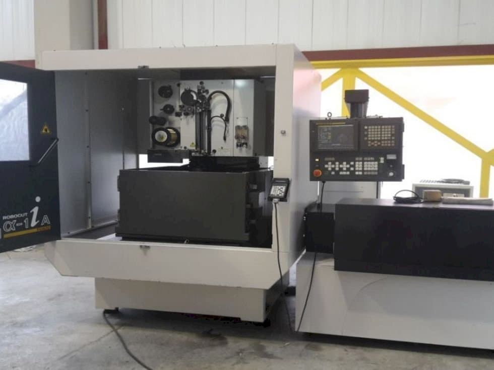 Front view of FANUC Robocut α-1iA  machine