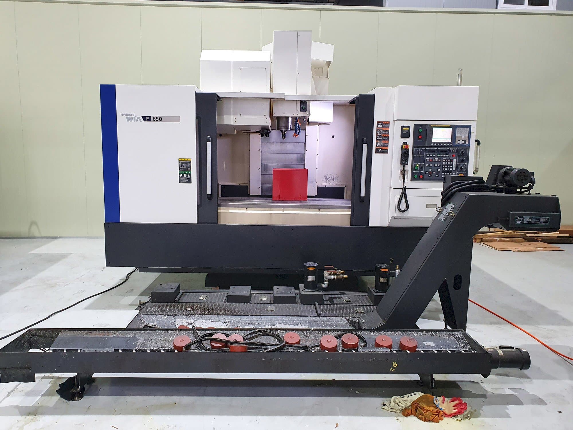 Front view of Hyundai Wia F650  machine