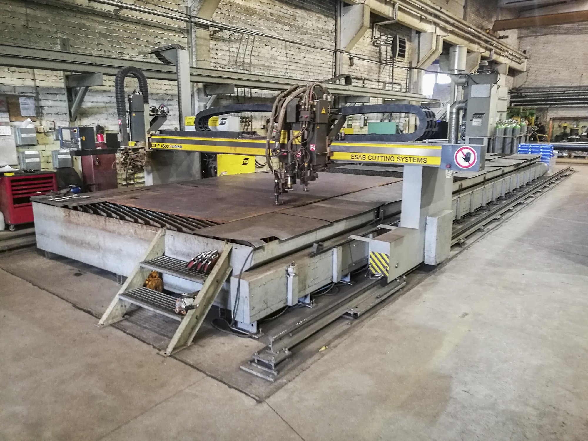 Right view of ESAB SXE-P2 4500 Machine