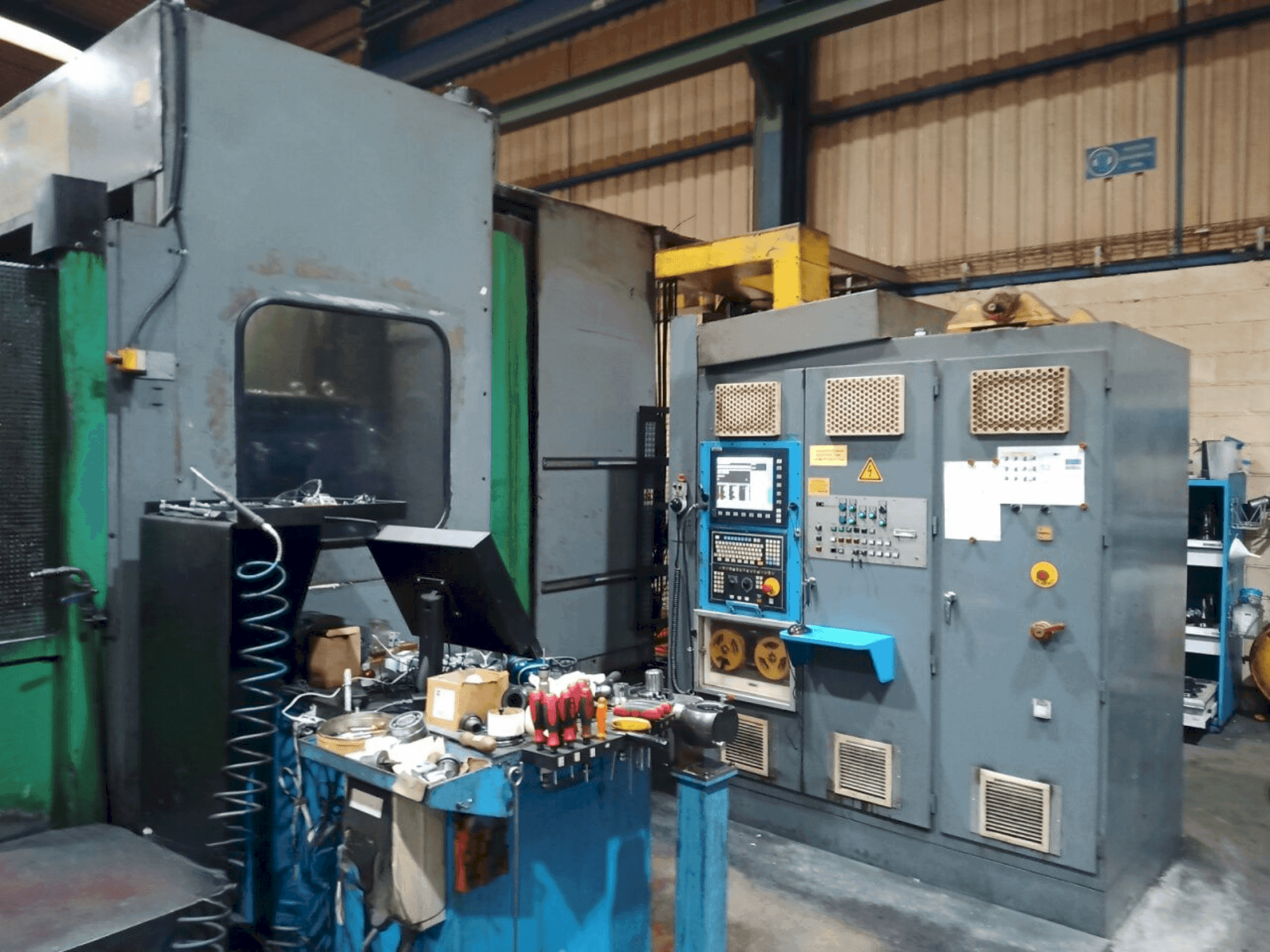 Front view of Correa XB-420  machine