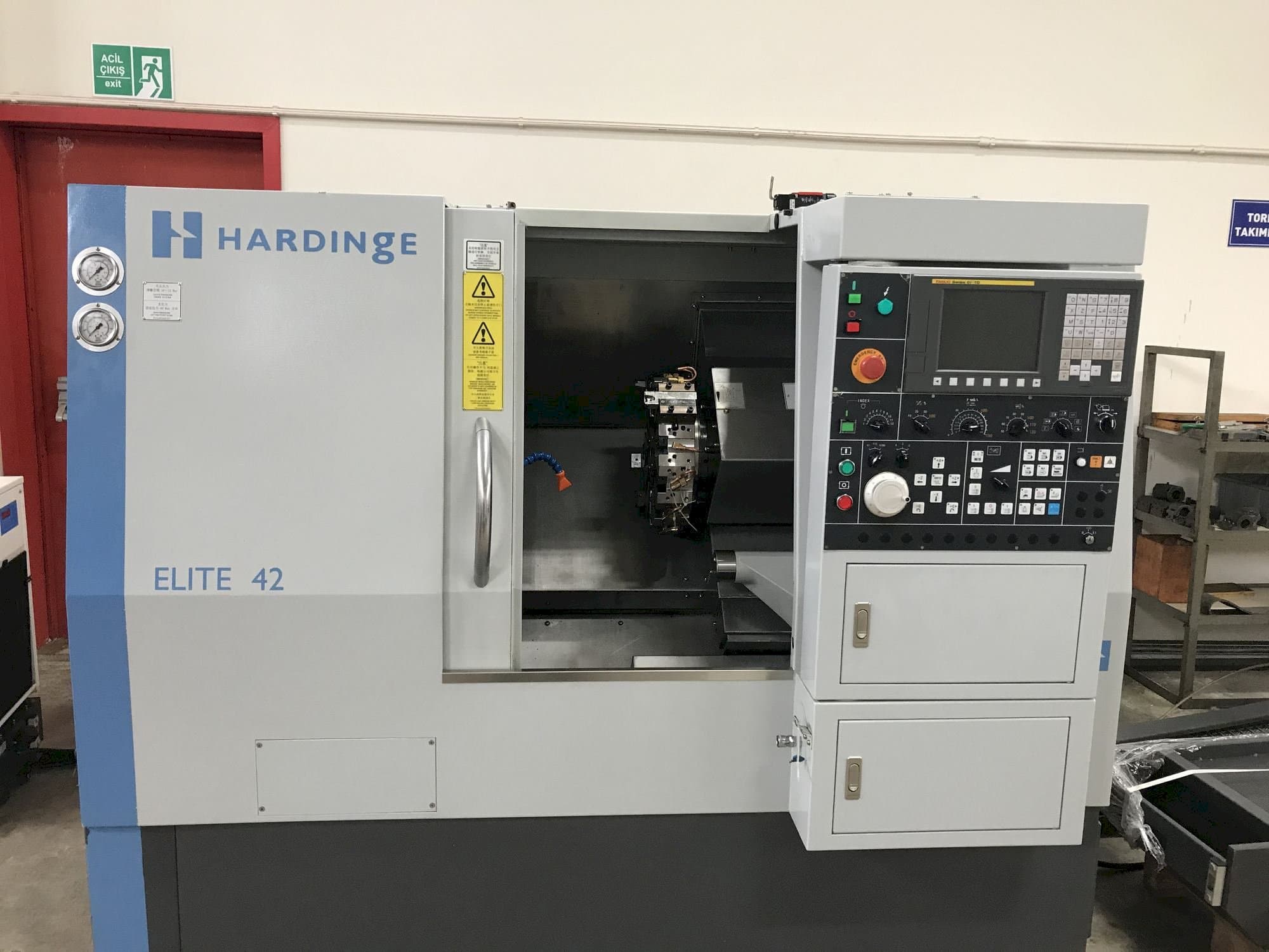 Front view of HARDINGE Elite 42  machine