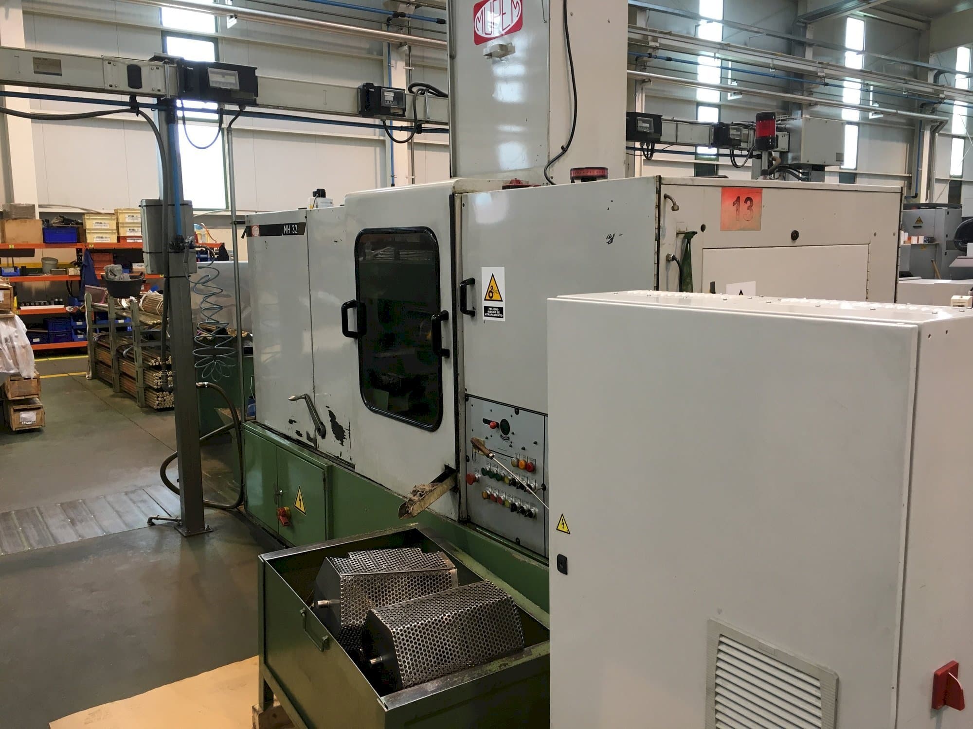 Front view of Mupem MH 32  machine