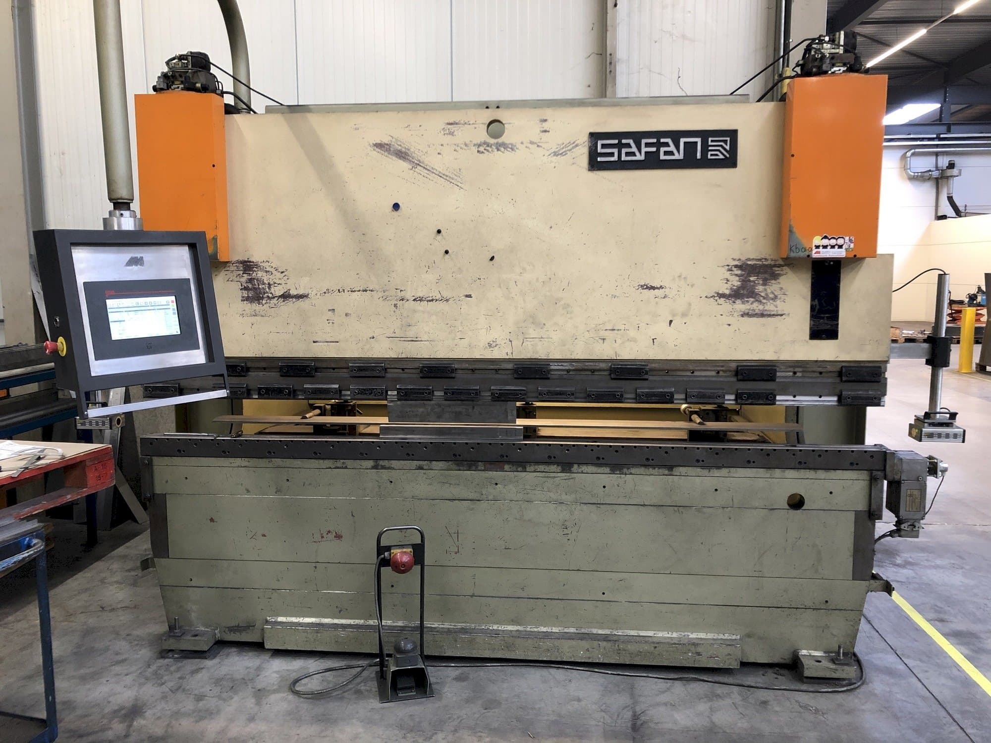 Front view of Safan CNCL 110T  machine