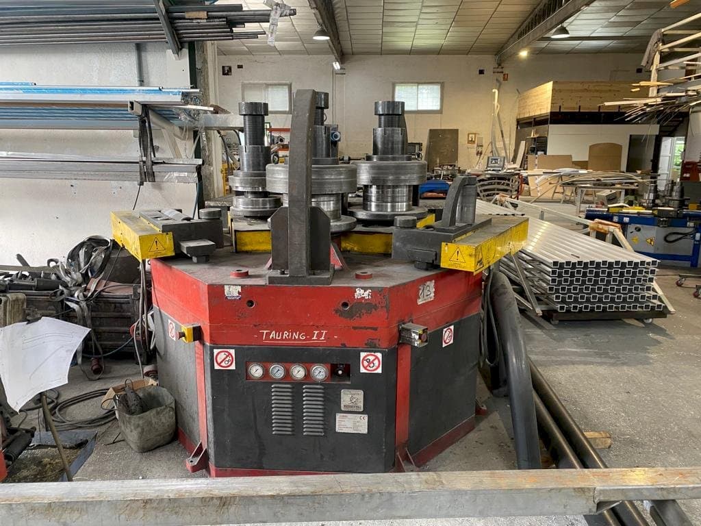 Front view of Tauring Alfa 200  machine