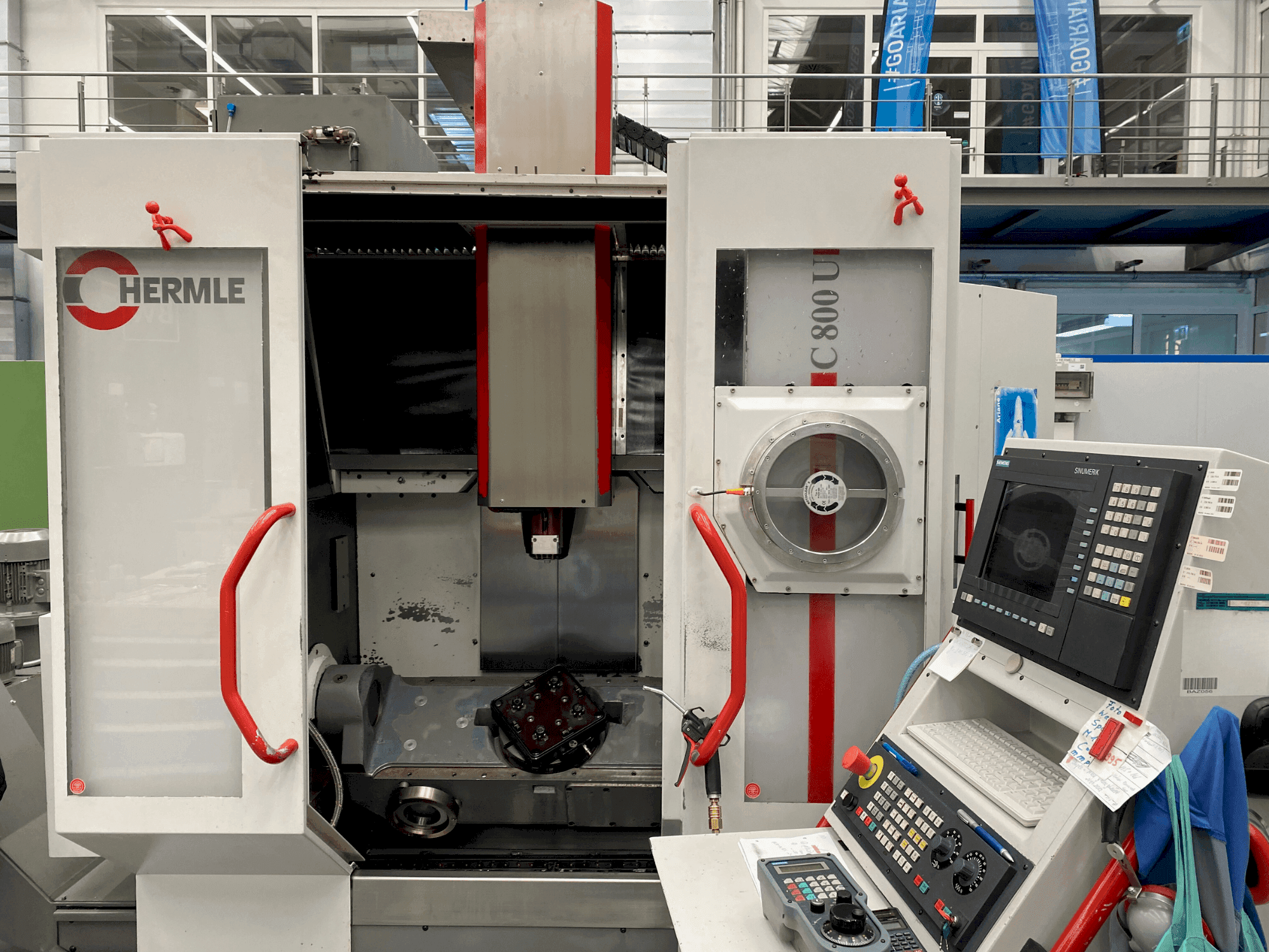 Front view of HERMLE C800 U  machine