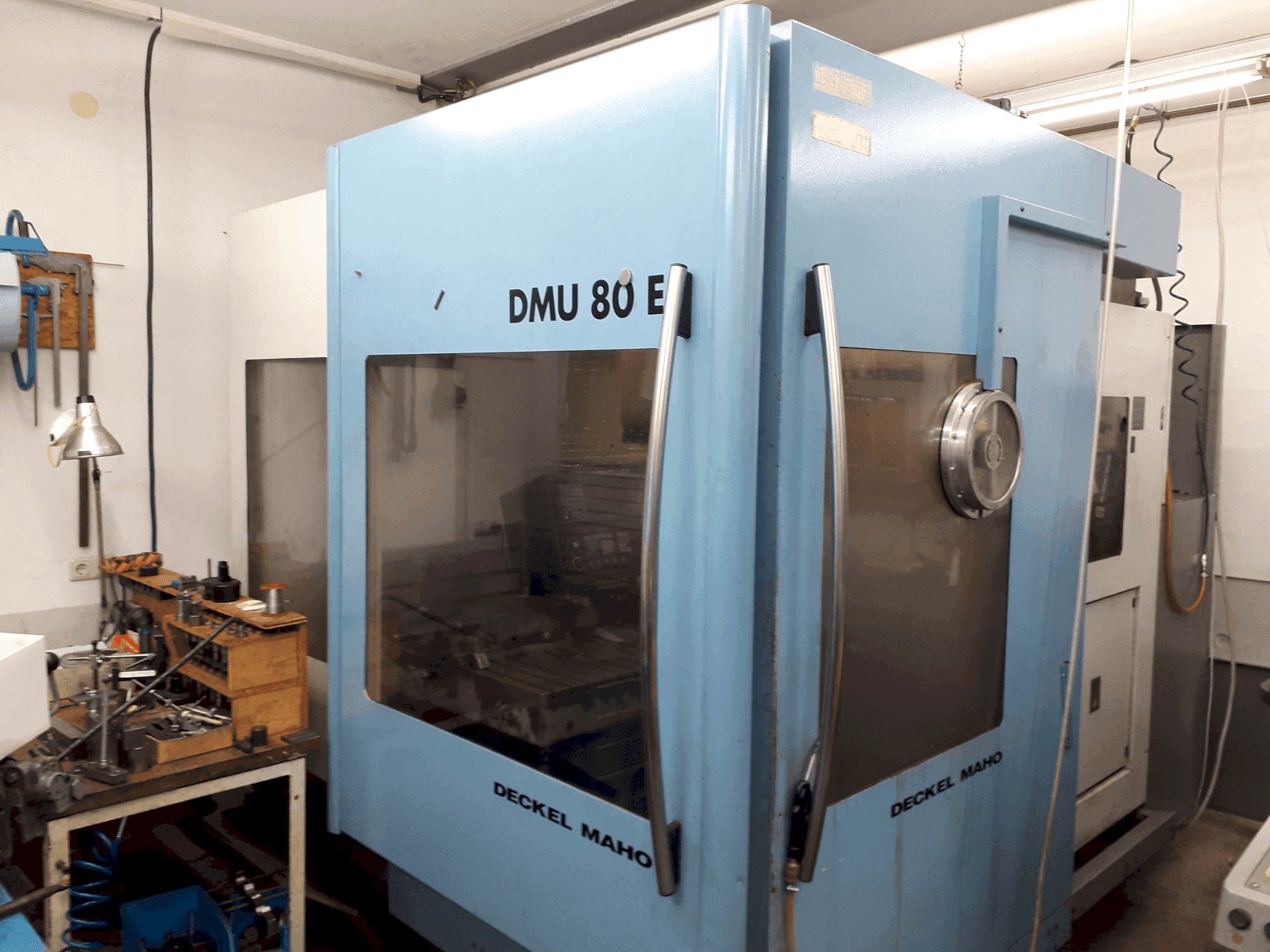 Front view of DECKEL MAHO DMU 80E  machine