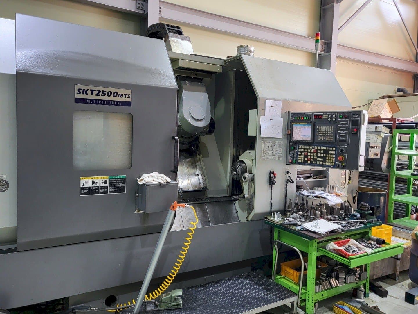 Front view of Hyundai Wia SKT2500MTS  machine