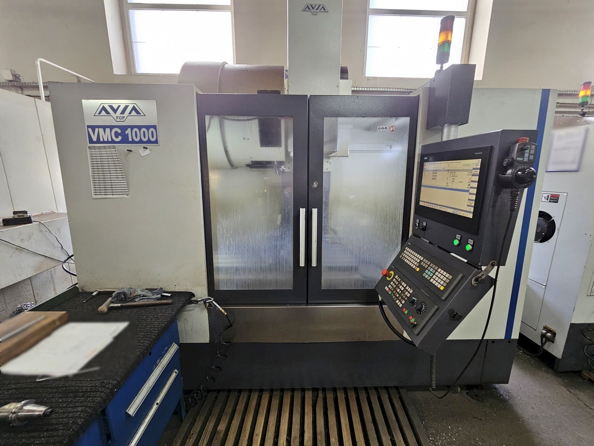 Front view of Avia									 VMC 1000  machine