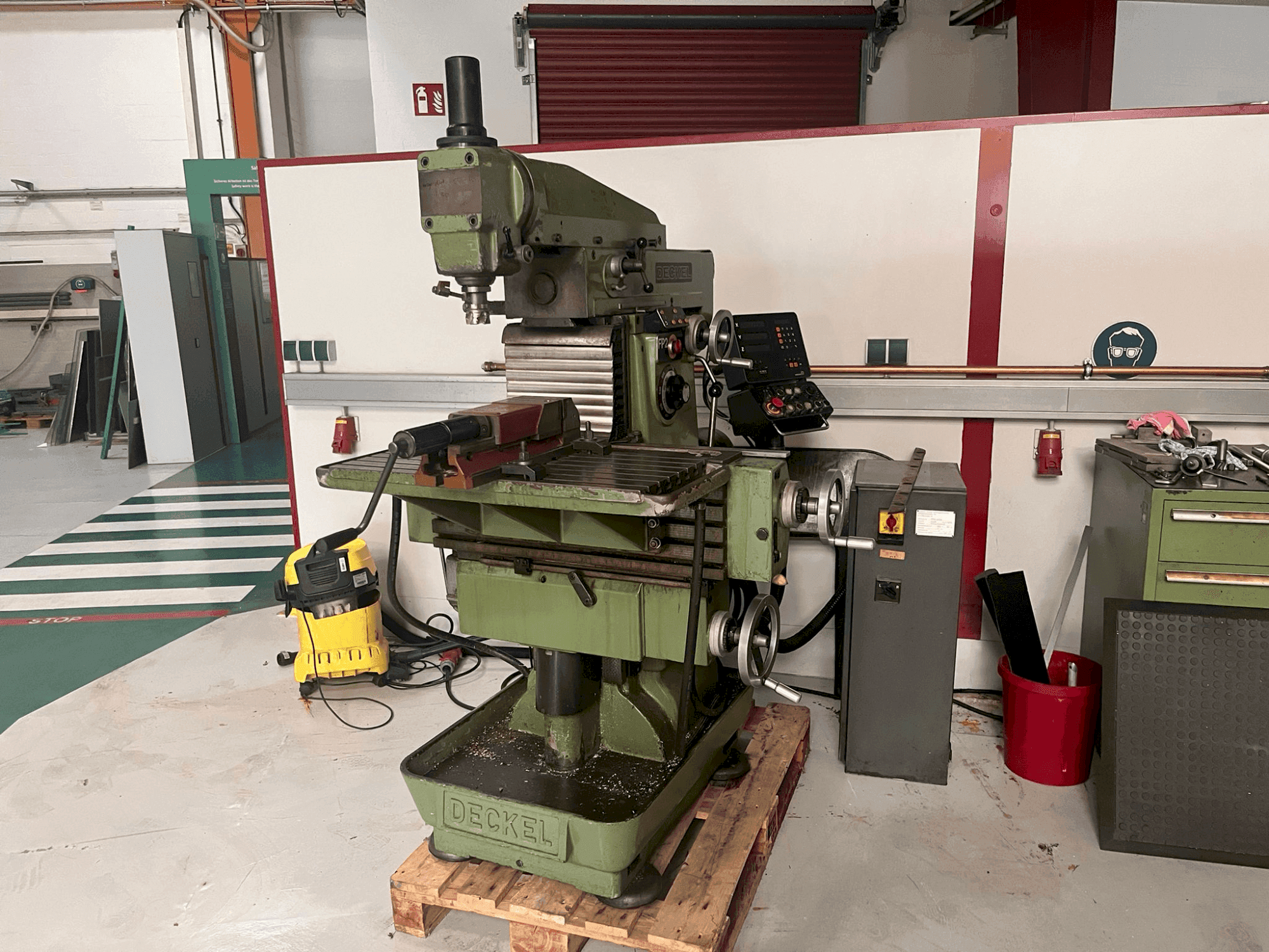 Front view of DECKEL FP2  machine