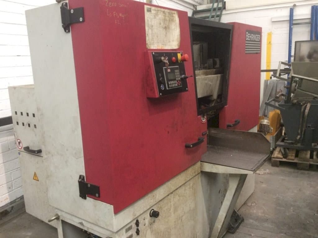 Front view of Behringer HBE261 A  machine