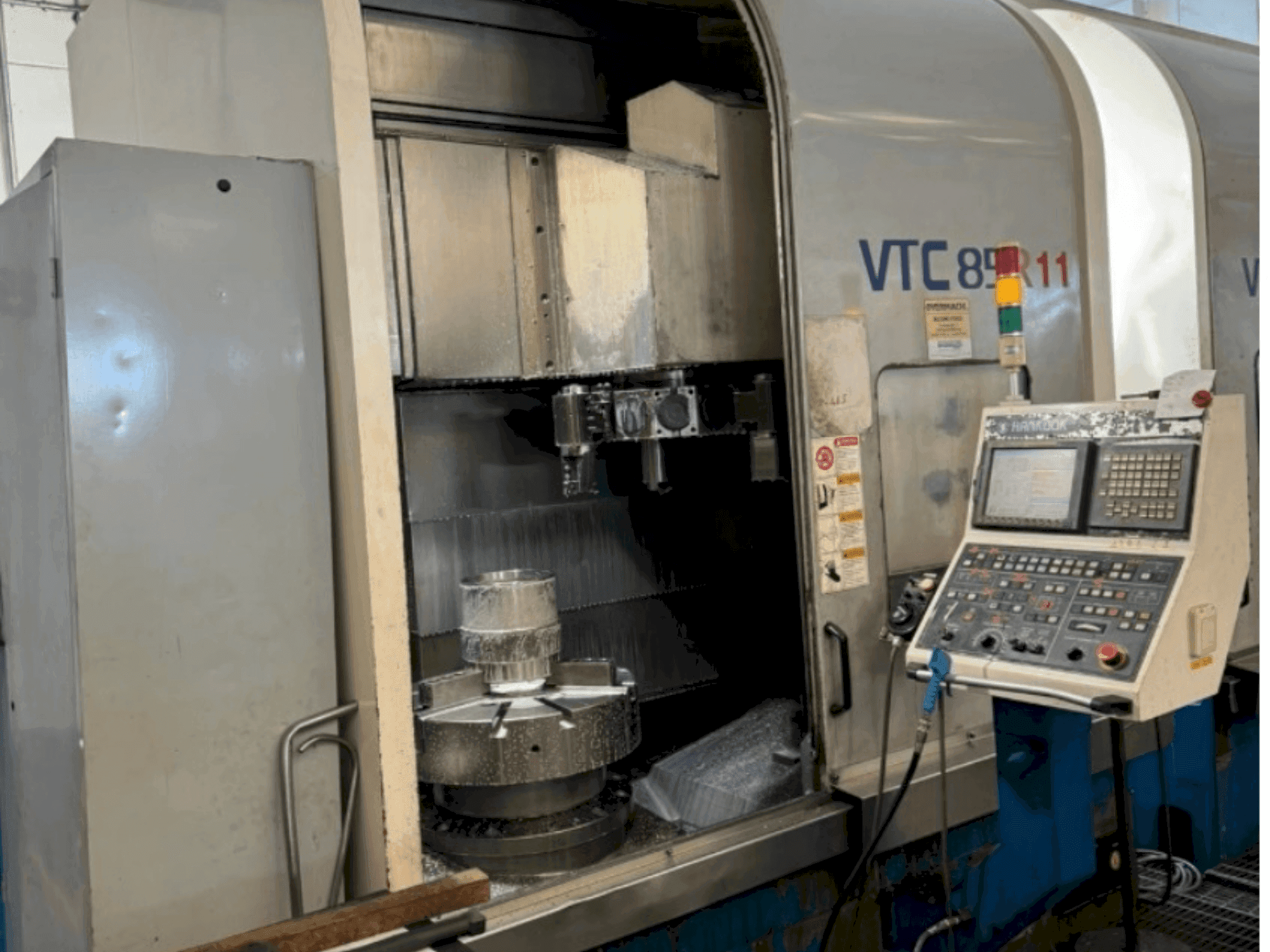 Front view of HANKOOK VTC 85  machine