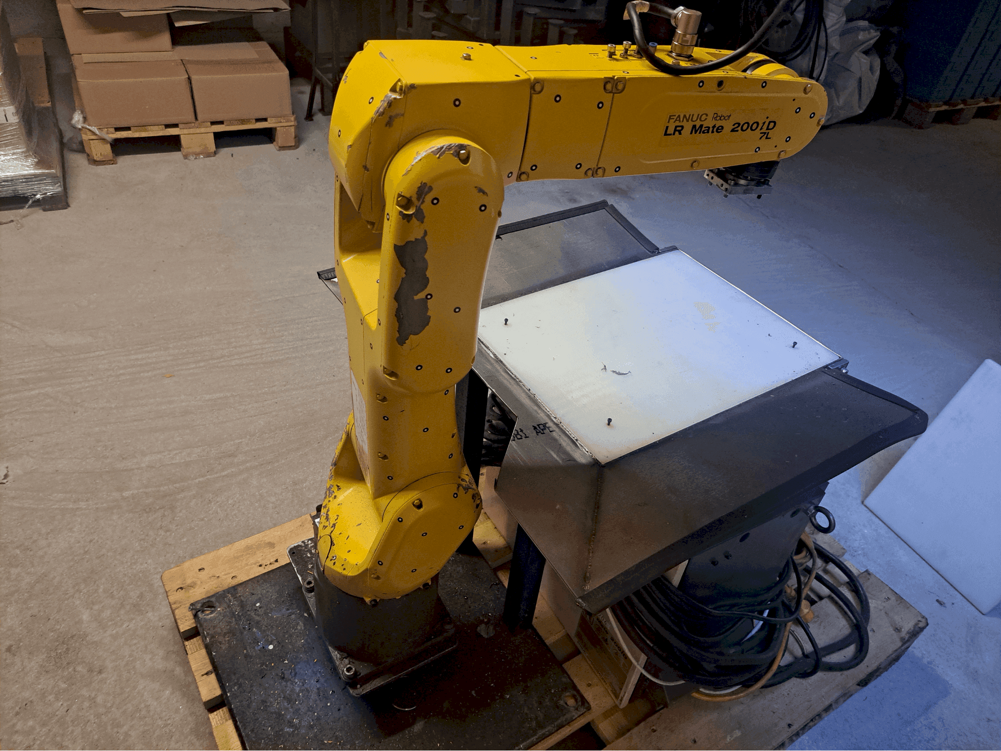 Front view of FANUC LR Mate 200iD/7L  machine