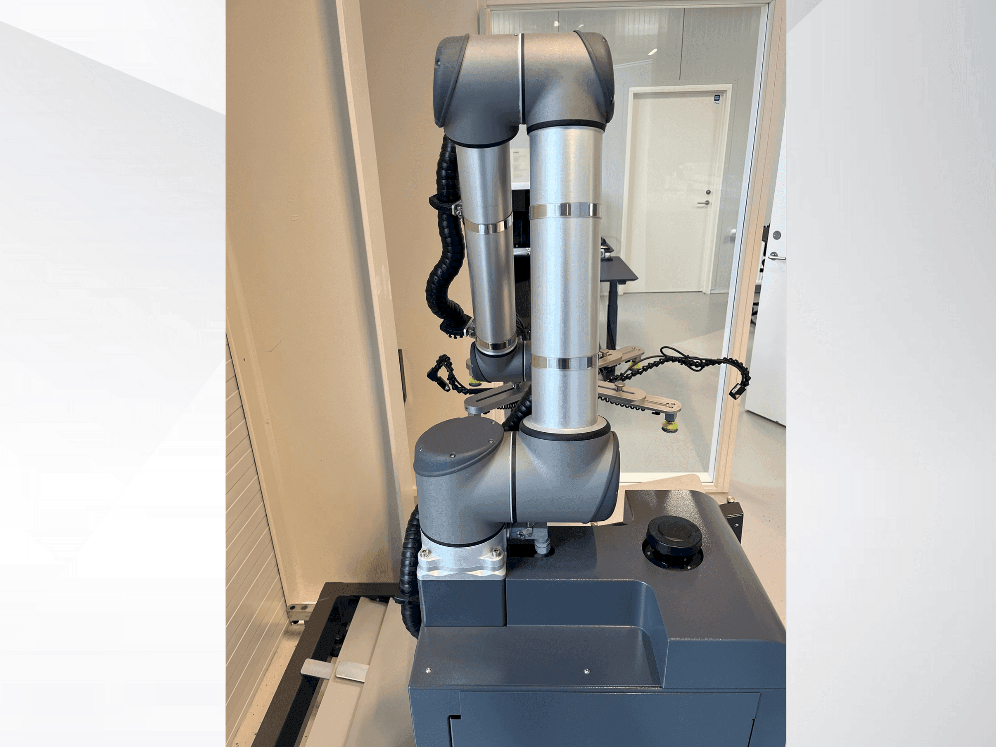 Front view of Universal Robots UR10  machine