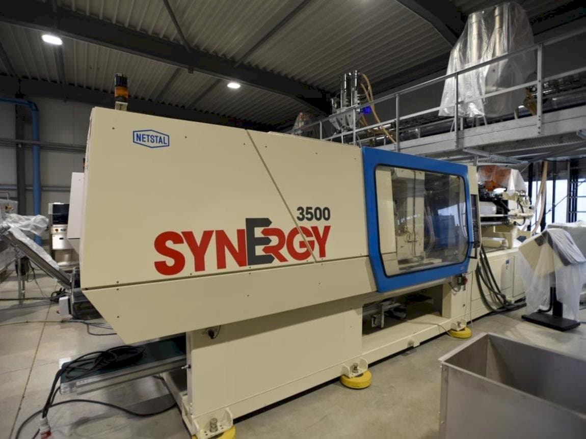 Front view of Netstal SynErgy 3500-1700 machine