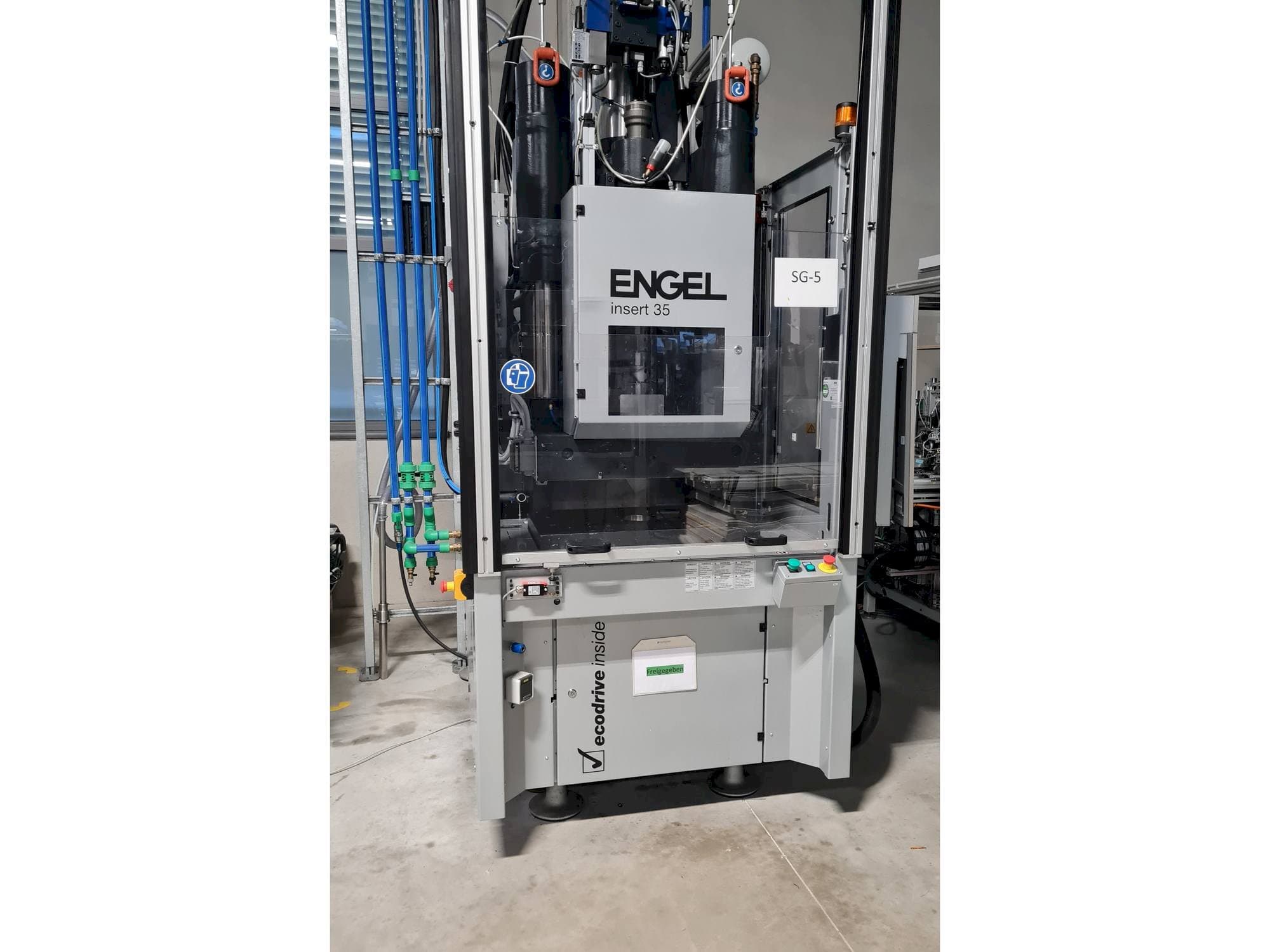 Front view of Engel insert 60V-35 single XS ecodrive  machine