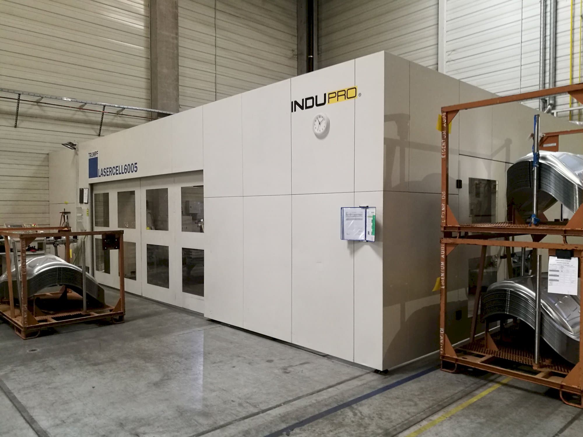 Right view of Trumpf Lasercell 6005 Machine