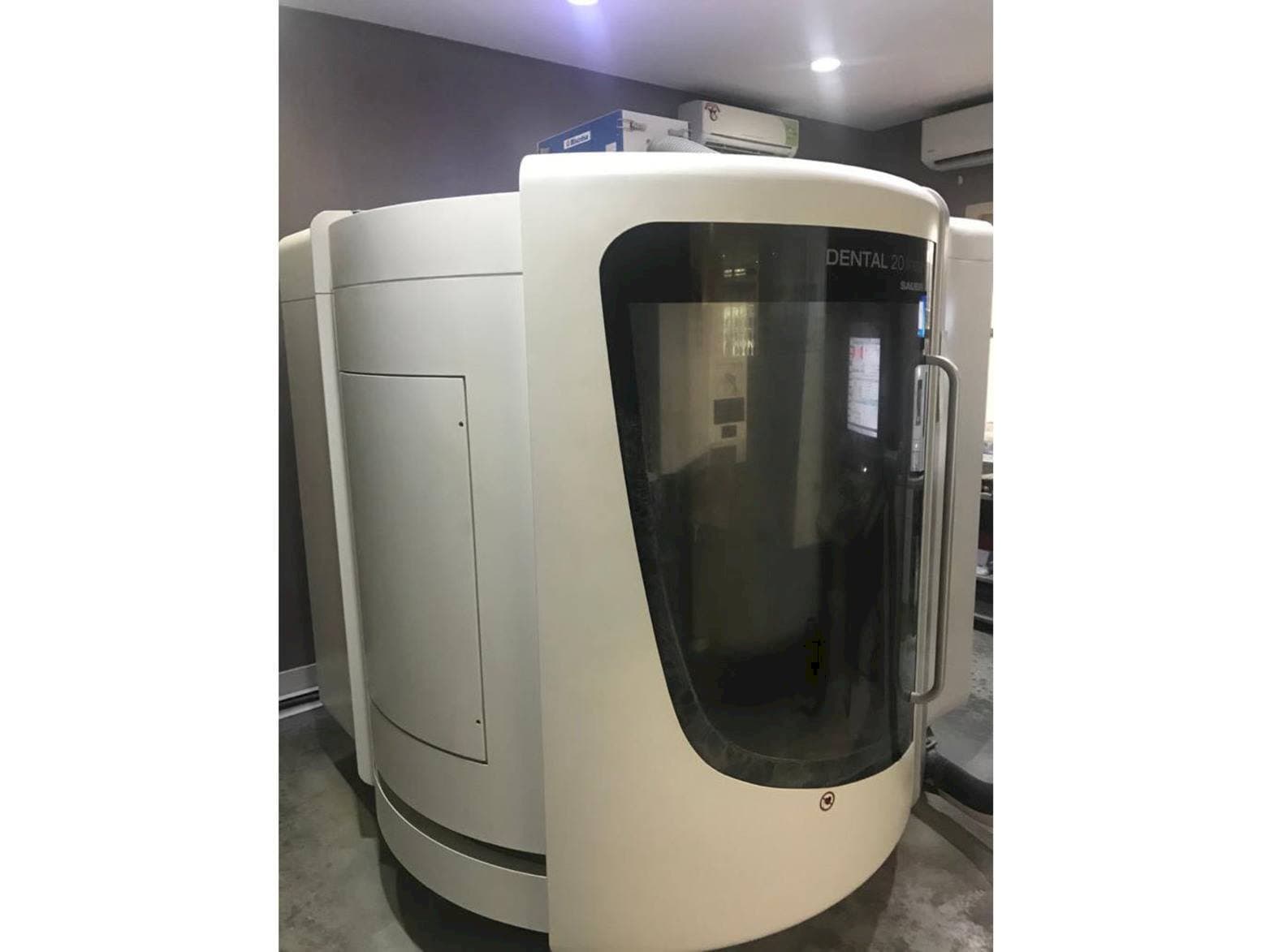 Front view of DMG Mori Seiki HSC 20 Linear Dental Sauer  machine