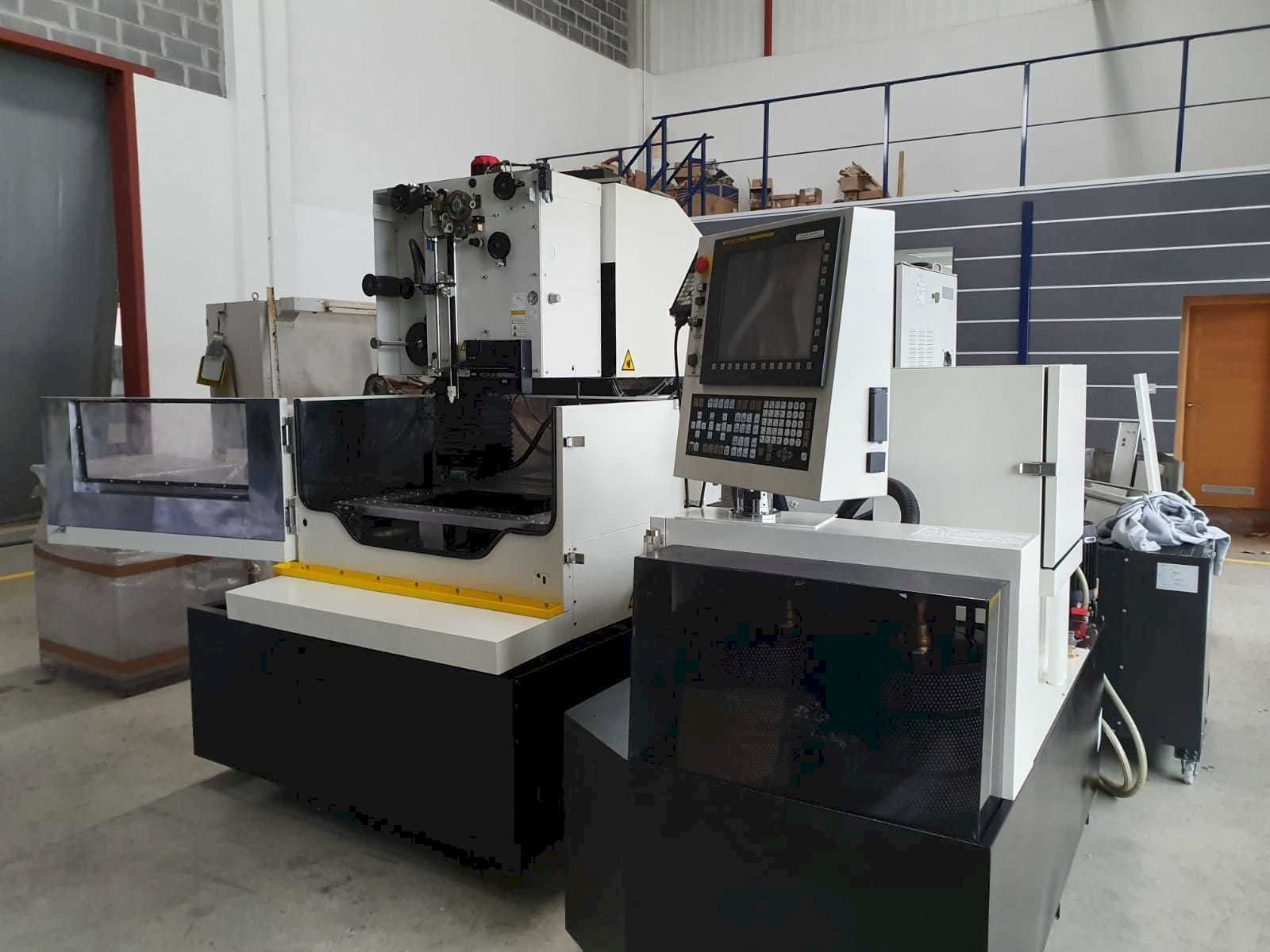 Front view of FANUC Robocut α-1iE  machine