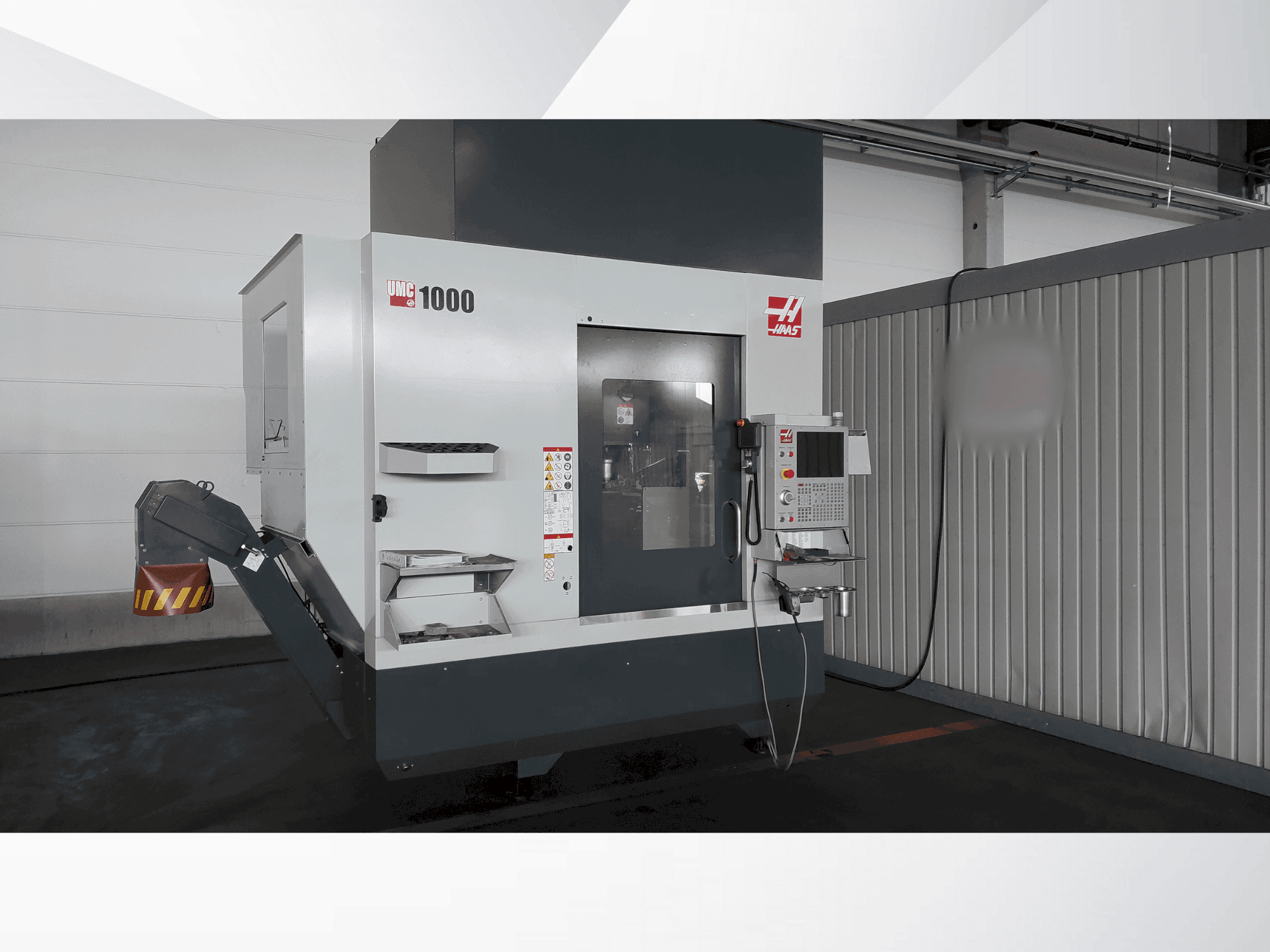 Front view of HAAS UMC 1000  machine
