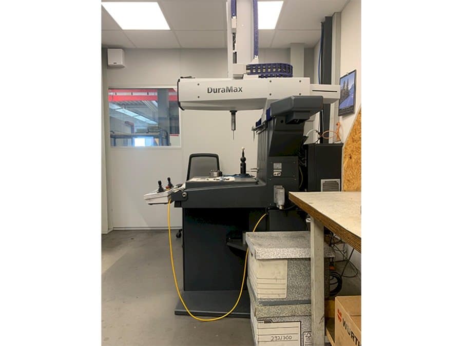 Front view of ZEISS Duramax 3-D  machine