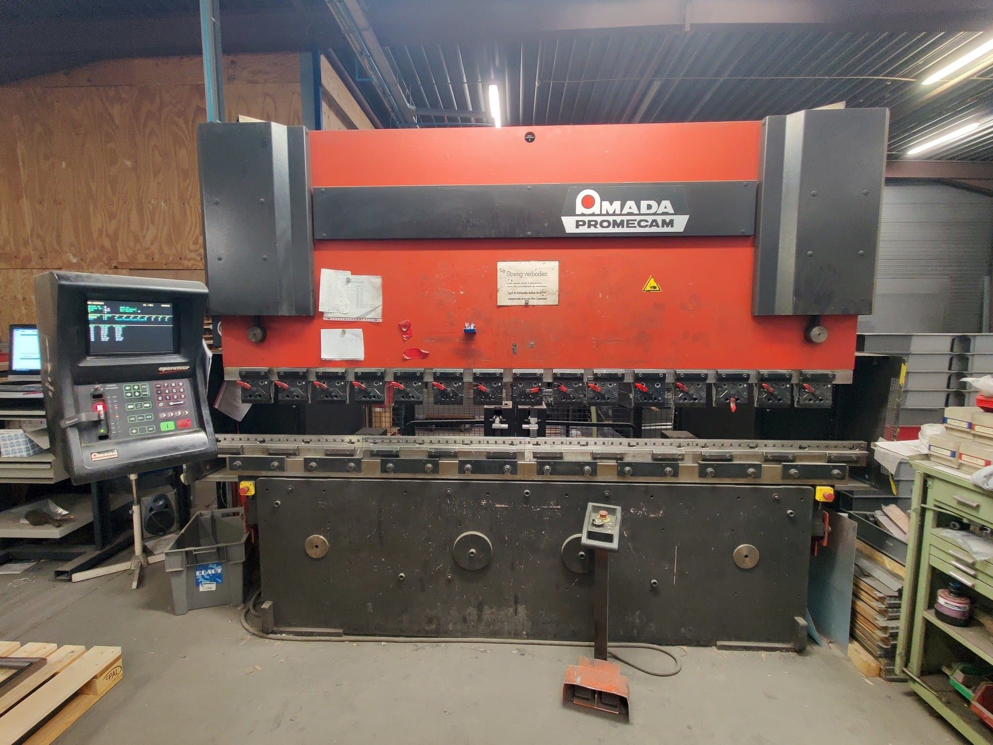 Front view of AMADA HFBO 125 30  machine