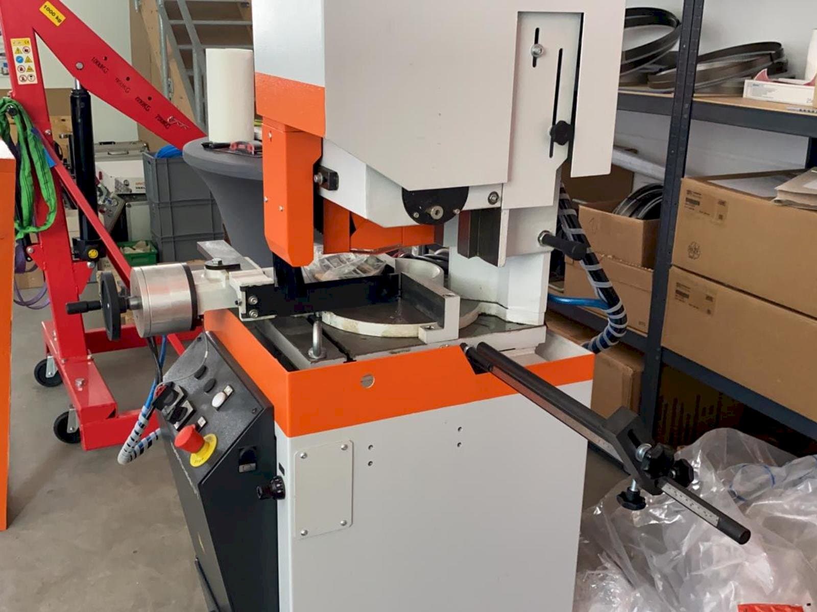 Left side view of KASTO Radial U7  machine