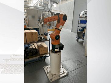 Front view of KUKA KR 6 R900 fivve  machine