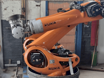 Front view of KUKA KR 90 R3100 extra C-F-HP  machine