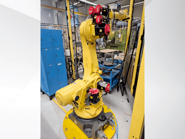 Front view of FANUC R2000iB/165F  machine