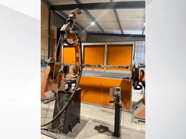 Front view of KUKA KR8 R2100-2 arc HW  machine
