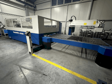 Front view of TRUMPF LoadMaster  machine
