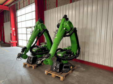 Front view of KUKA KR 90 R3700 prime K  machine