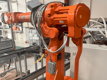 Front view of ABB IRB 2400 M2004  machine