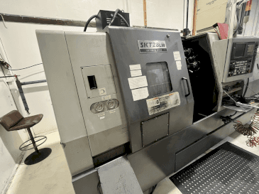 Front view of Hyundai Kia SKT 28 LM  machine