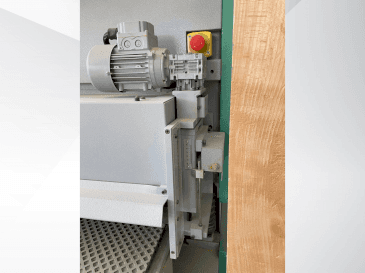 Front view of Kundig Brilliant-3 1300mm-RRPd  machine