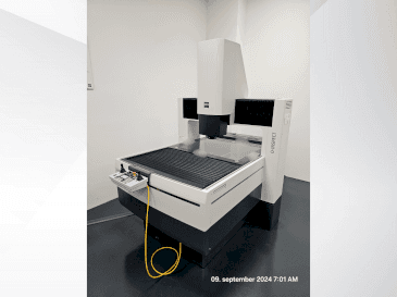 Front view of ZEISS 0-inspect  machine