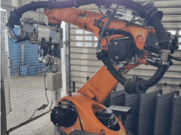 Front view of KUKA KR 60-3  machine