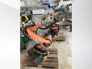 Front view of KUKA KR16  machine