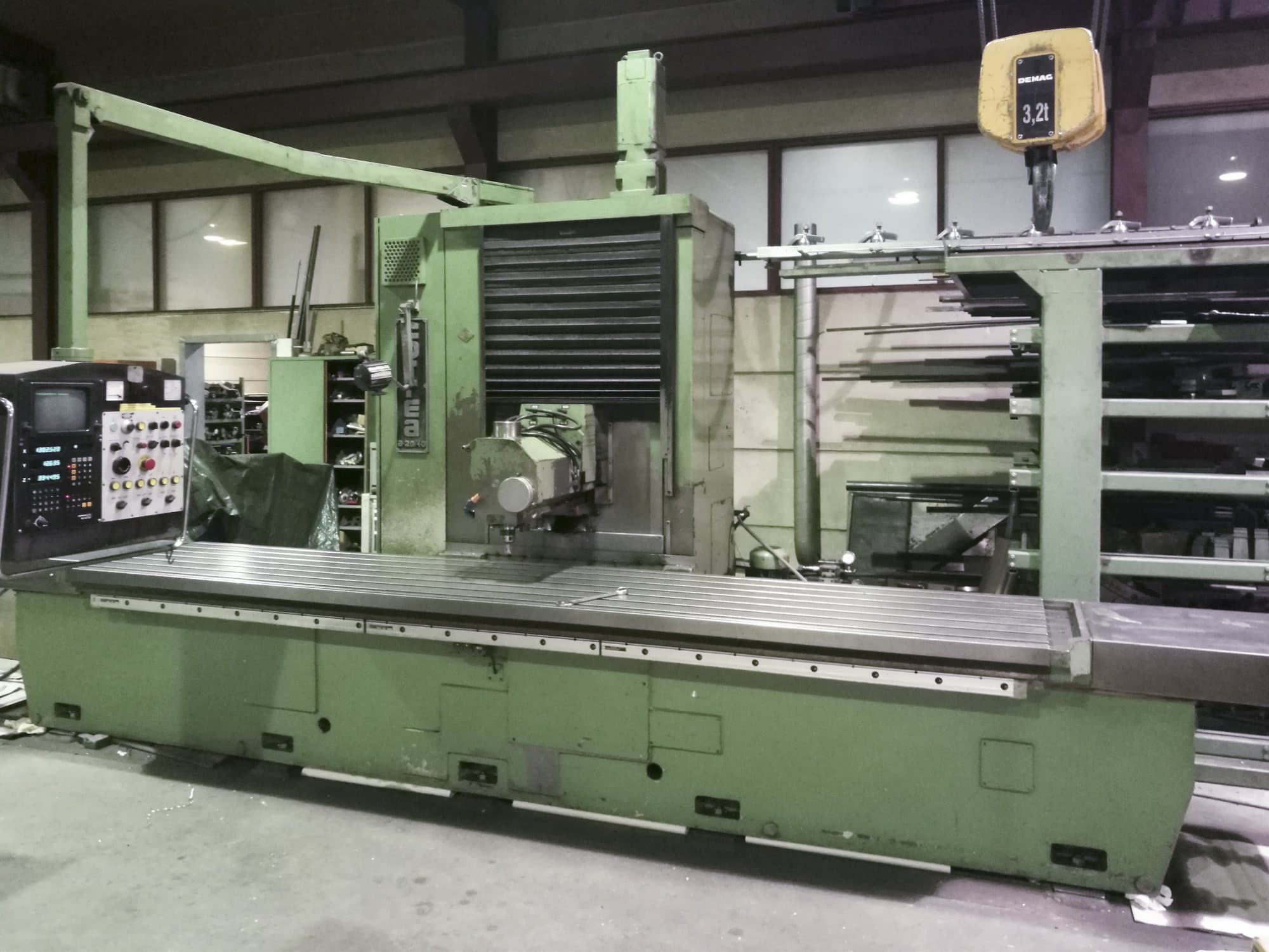 Right view of Correa A-20/40 machine