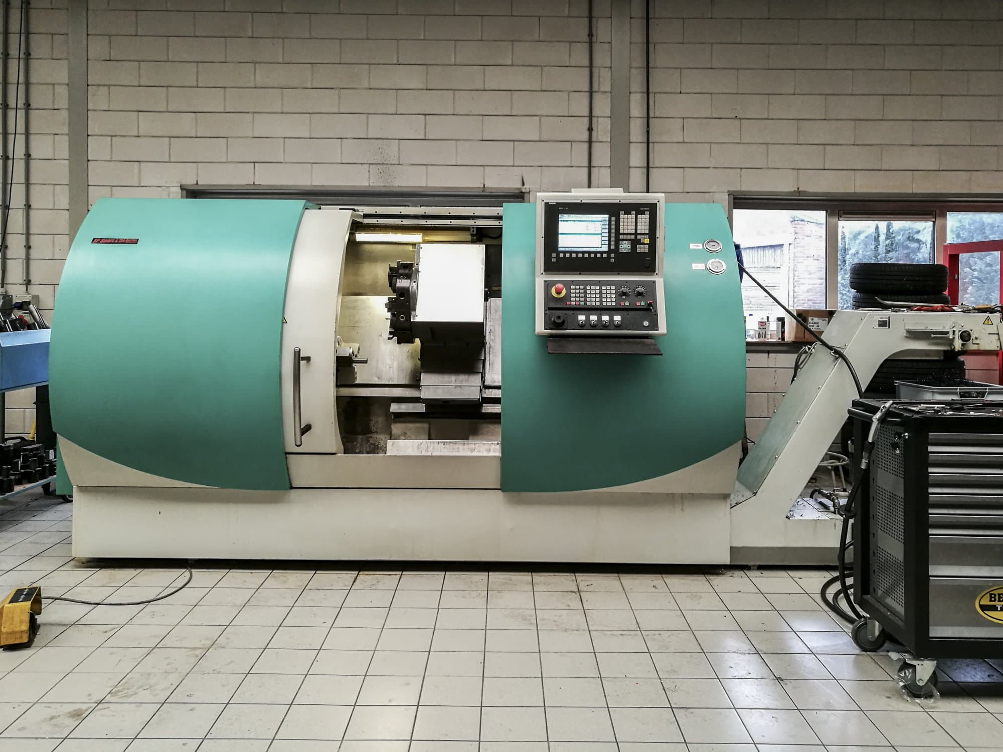 Front view of TRENS SBL 500 CNC Machine