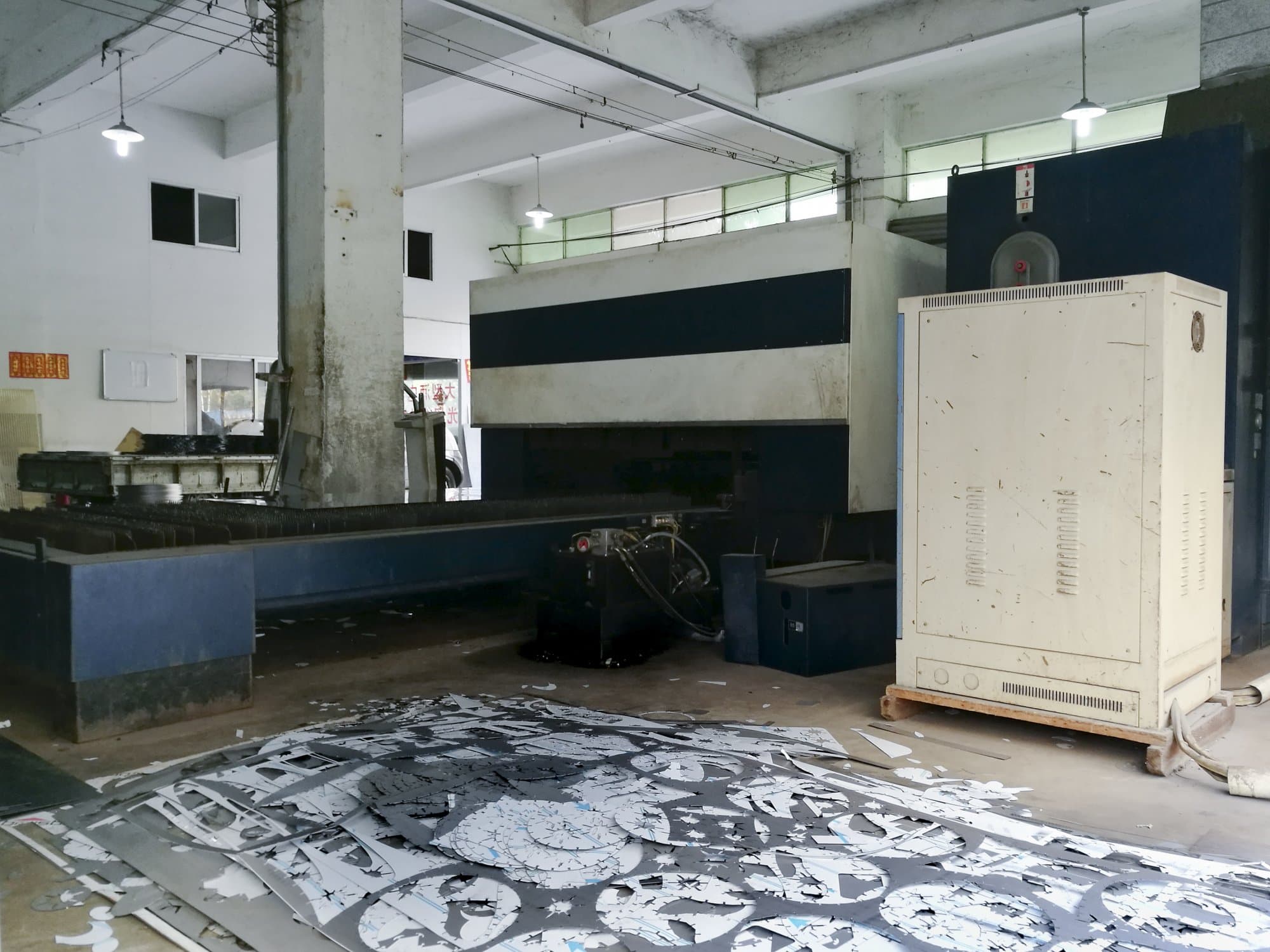 Right view 1 of Trumpf TruLaser 3030 machine