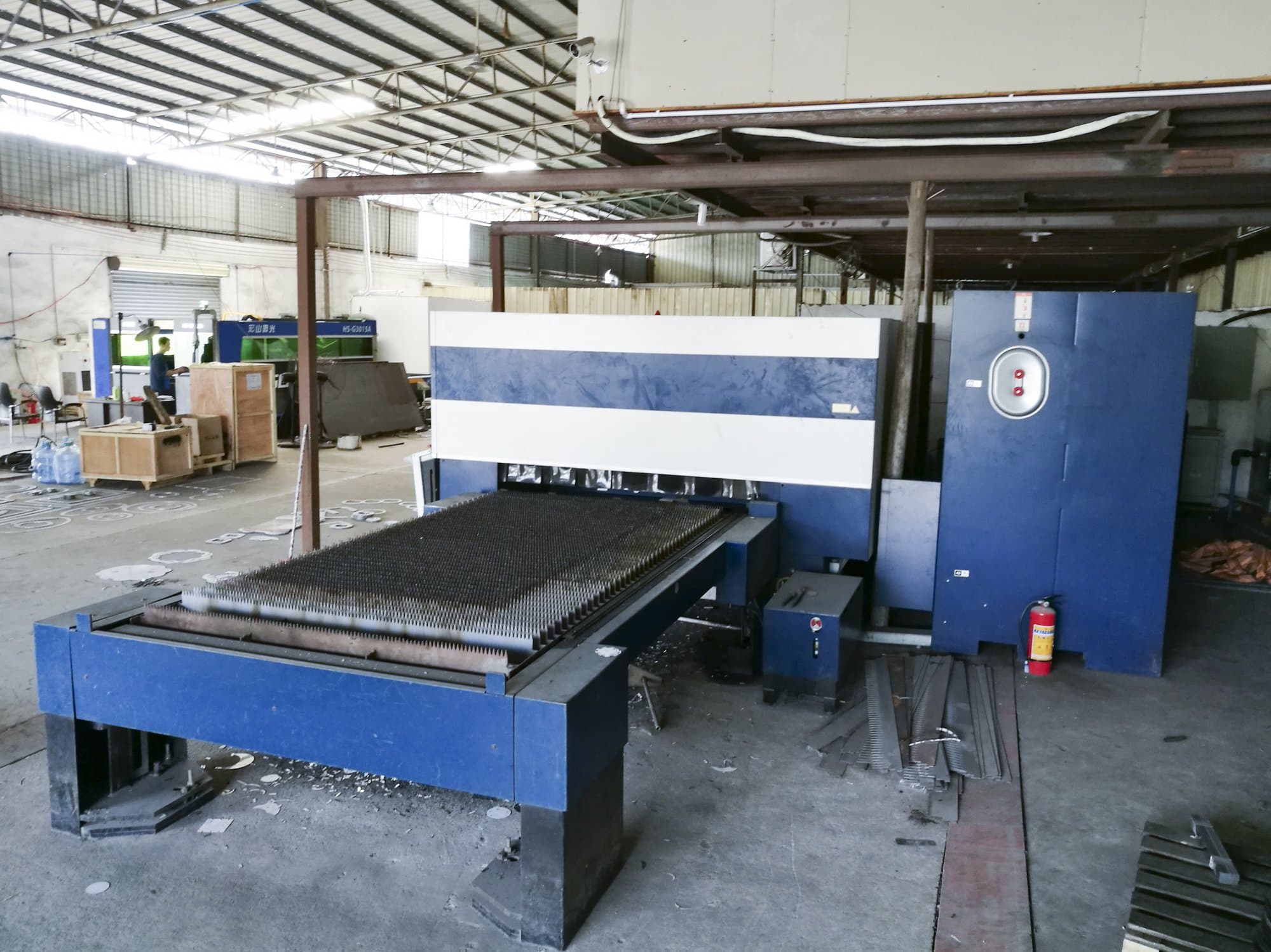 Right view 1 of Trumpf TruLaser 3030 machine