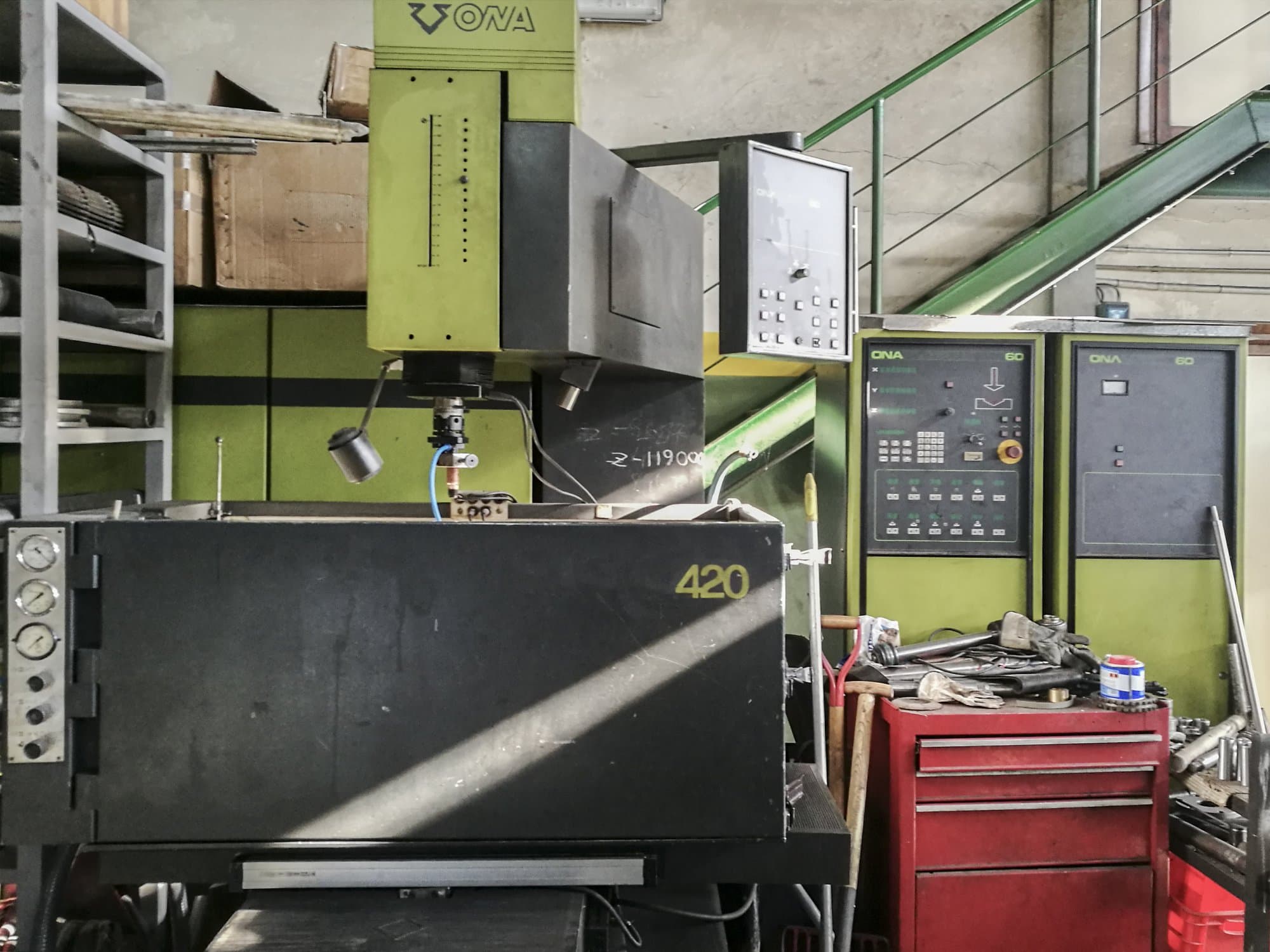 Front view of ONA ONAMATIC 420 Machine