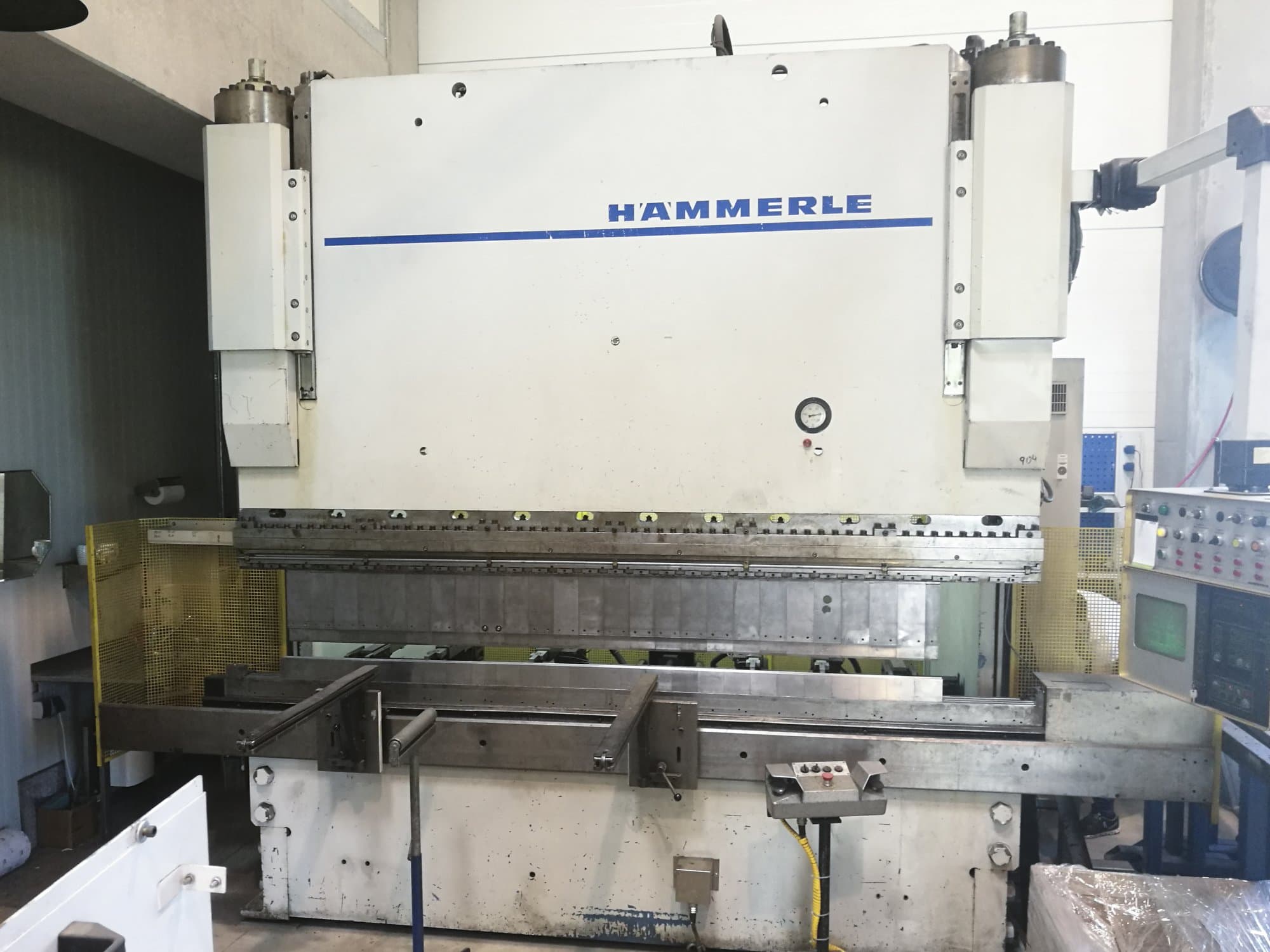 Front view of HAEMMERLE AP200-3100 Machine