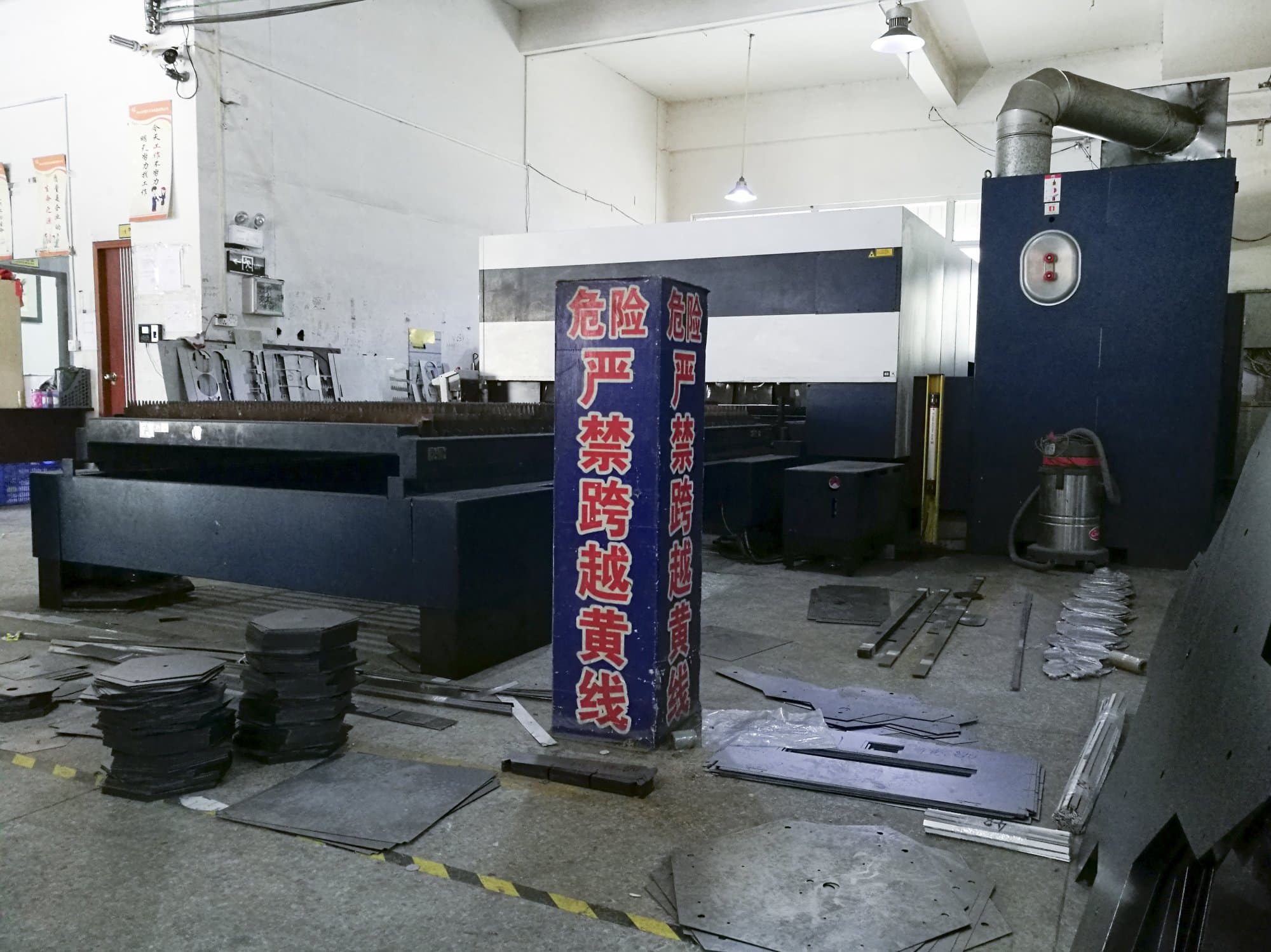 Right view 1 of Trumpf TruLaser 3030 machine